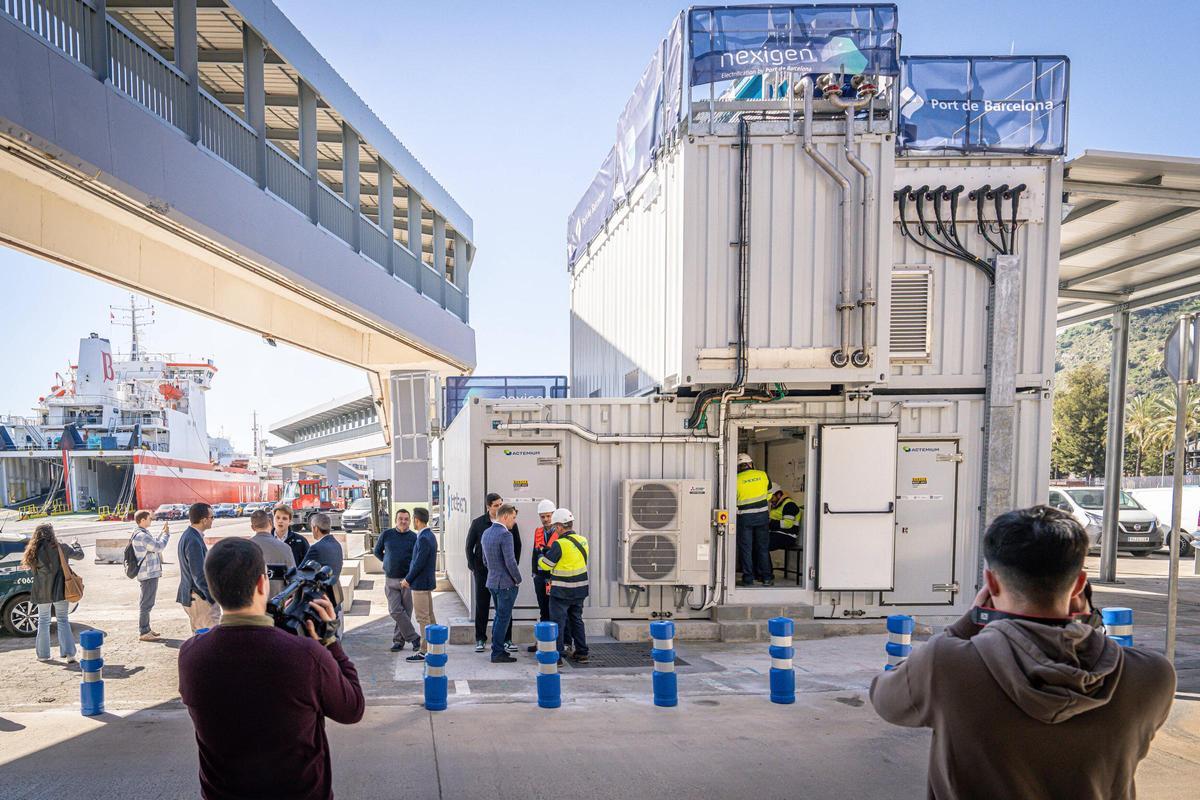 El Port de Barcelona estrena la conexión eléctrica de la terminal de ferris de Grimaldi