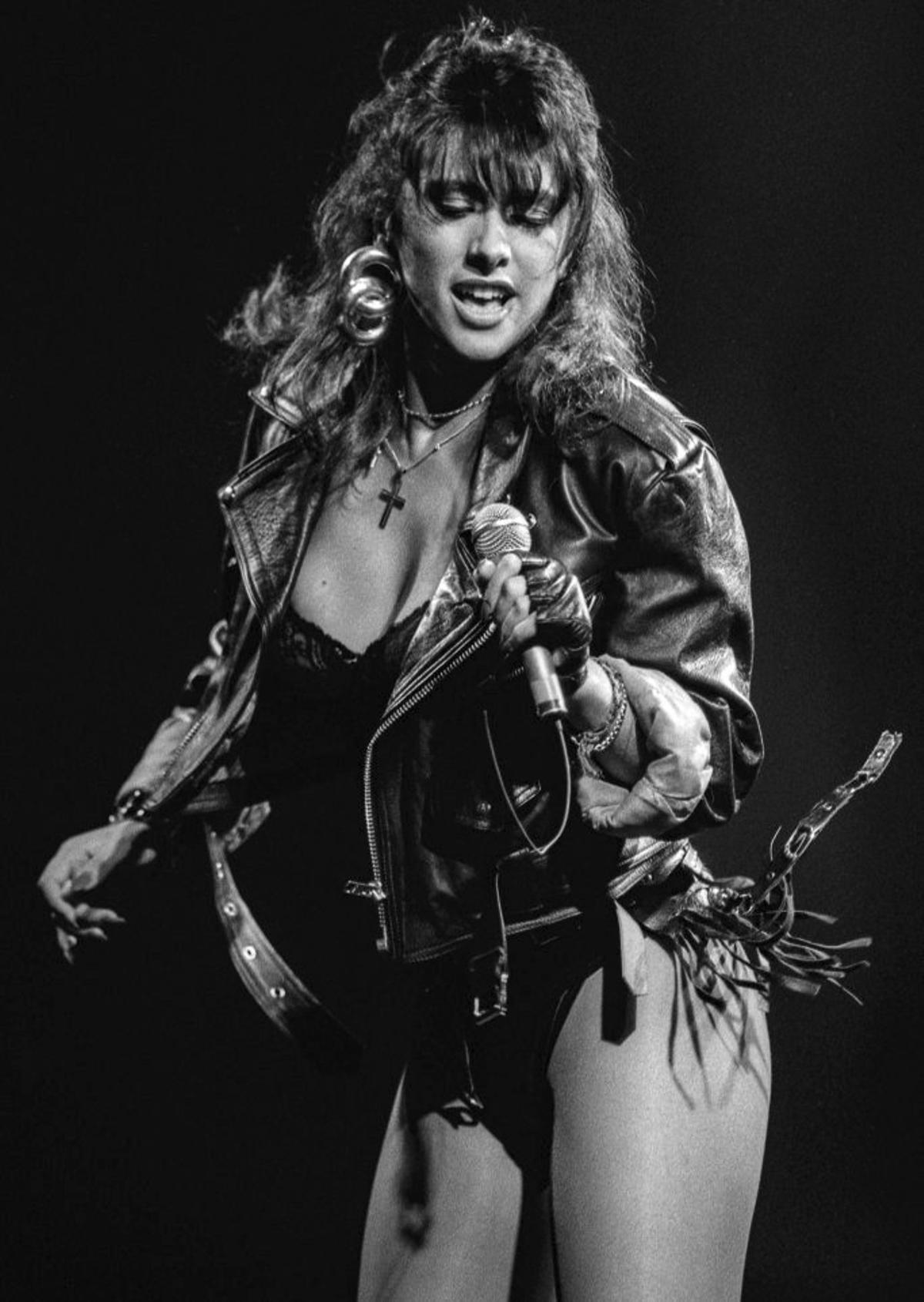 A Sabrina no se li va escapar una teta