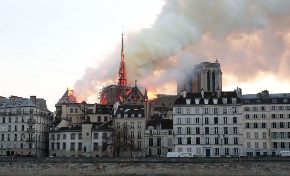 Incendi a la catedral de Notre Dame