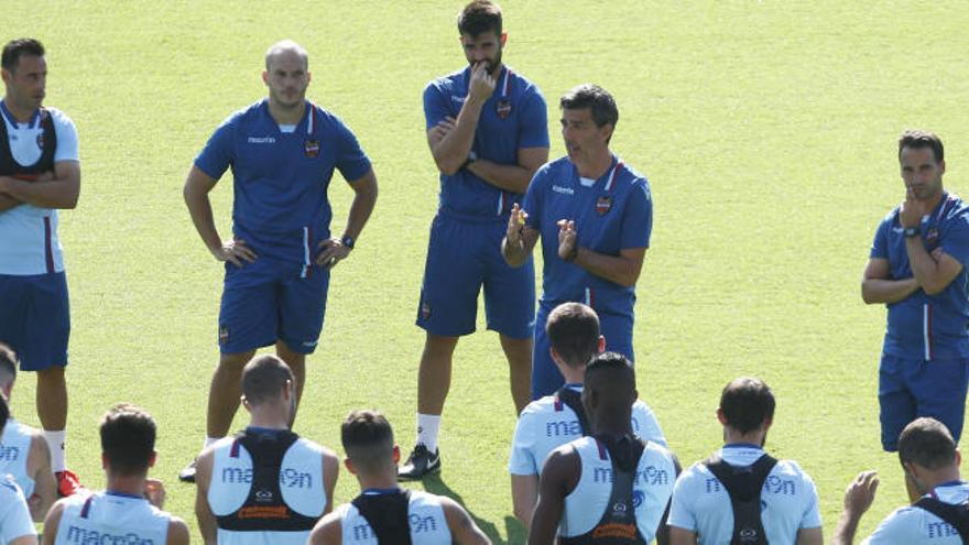 Muñiz recupera a Toño y pierde a Remiro ante el Nàstic