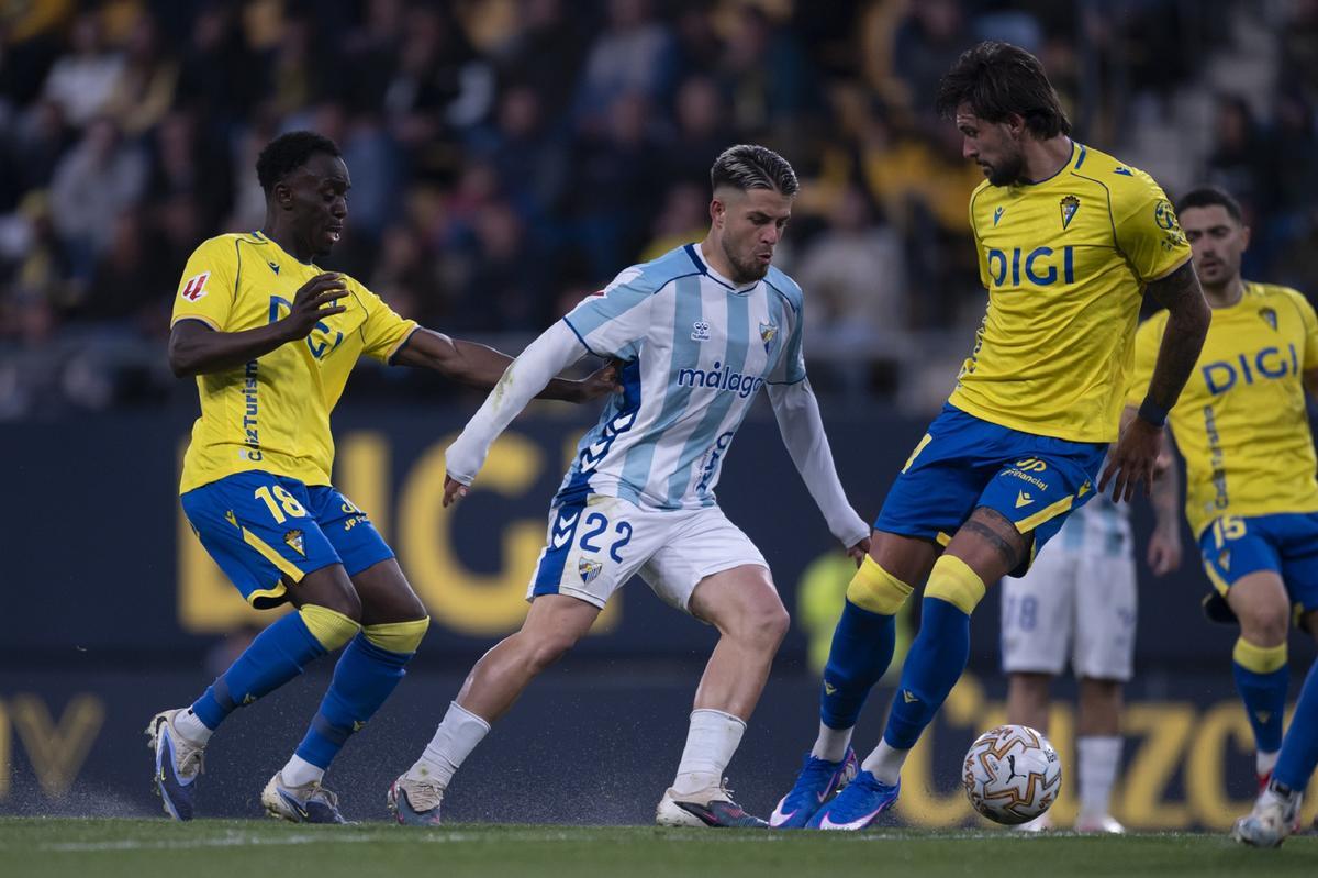 Dani Lorenzo brilló en el Cádiz CF - Málaga CF con un partido espectacular.