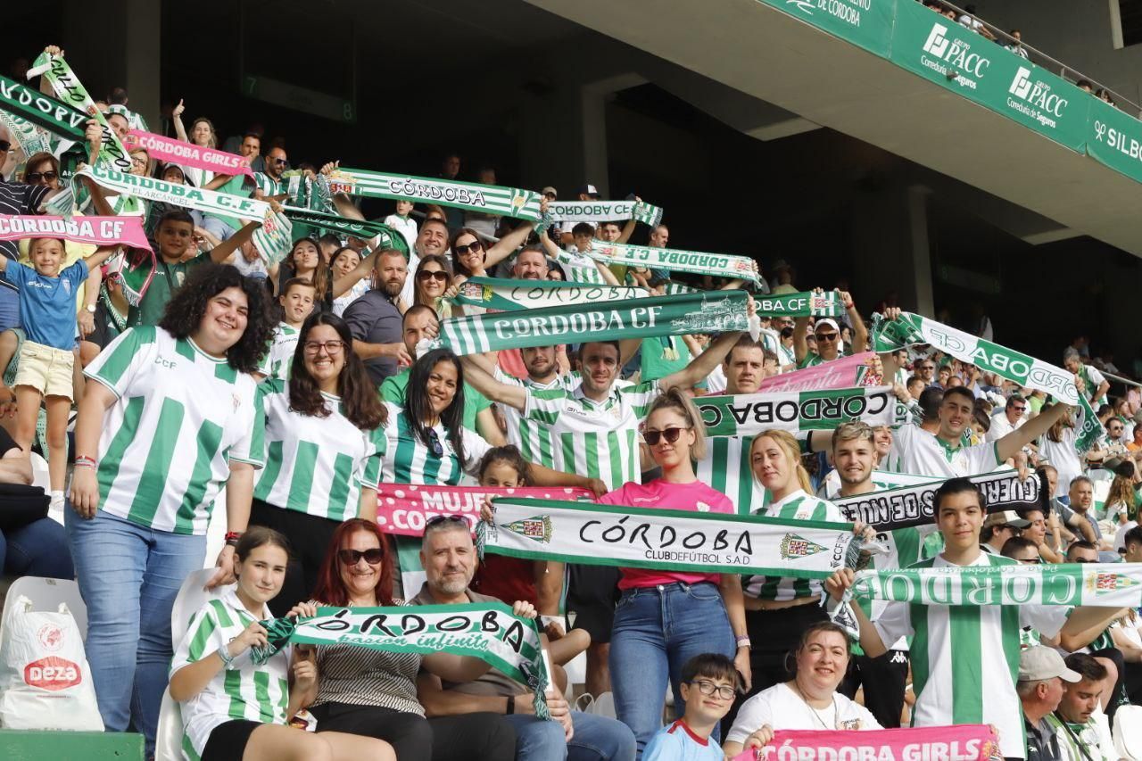 Córdoba CF-Ponferradina | Las imágenes de la afición blanquiverde en el play off de ascenso