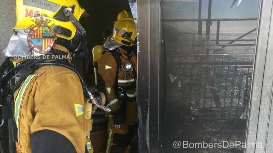 Sofocado un incendio en un séptimo piso en Palma