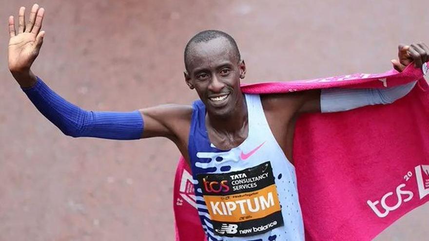 El padre del atleta Kelvin Kiptum pide una investigación sobre su muerte: &quot;Había personas buscándolo...&quot;