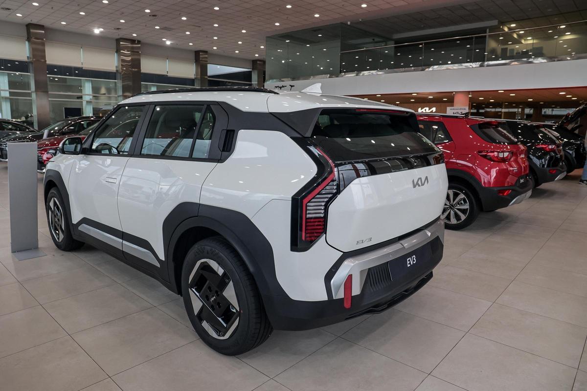 El diseño exterior del EV3 combina líneas futuristas y un aire alegre