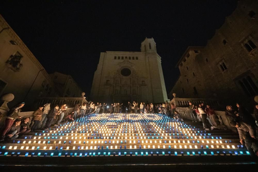 Encesa solidària de llantions a les escales de la Catedral de Girona