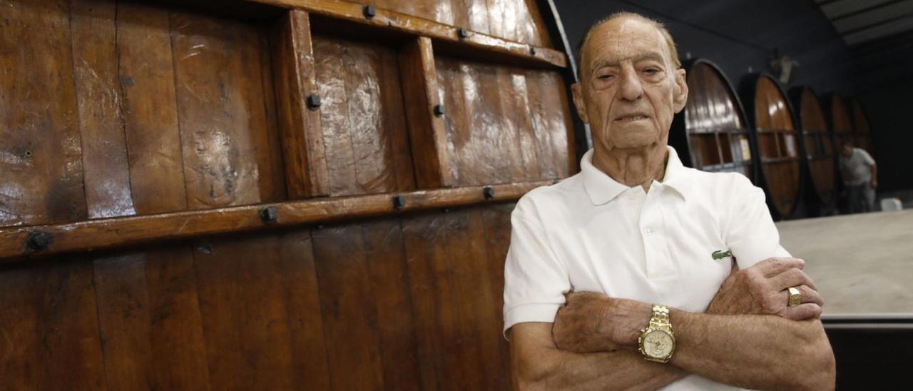 Antonio Angones, de El Fugitivo: un llagarero internacional que bebe sidra  a diario a sus 89 años - La Nueva España