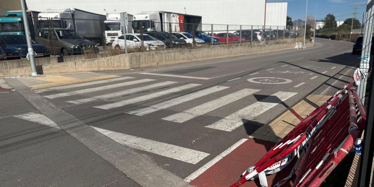 Imagen de la calle Riu, donde tienen que realizarse las obras tendentes a acabar o minimizar las inundaciones del vial que da acceso a la zona de Molí Nou.