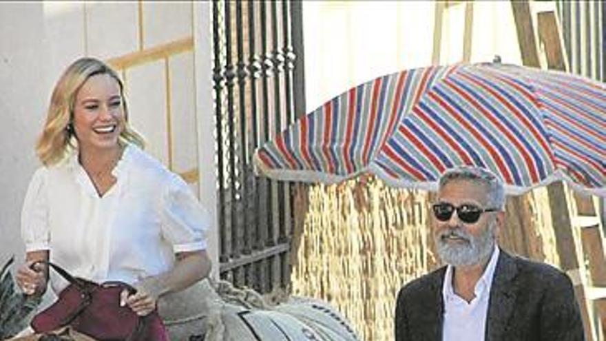 George Clooney pasea en borrico por Navalcarnero