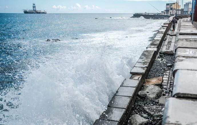 09-11-18. LAS PALMAS DE GRAN CANARIA. OLAS EN ...