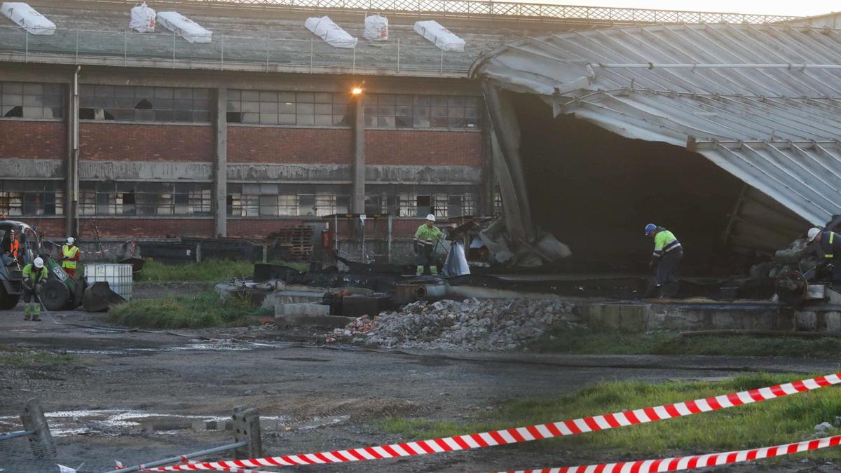 El edificio del complejo de baterías de coque conocido como Almacenes Generales, tras el último derribo del gasómetro. | Mara Villamuza