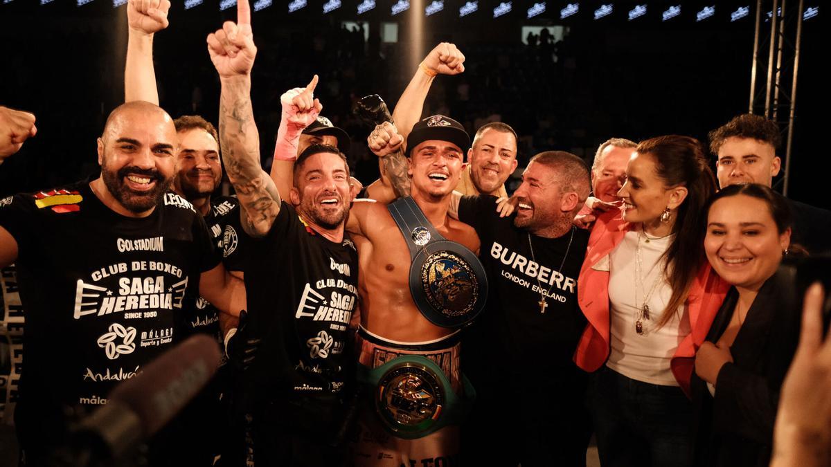 El boxeador malagueño Samuel Molina revalidó su corona europea en el Martín Carpena.