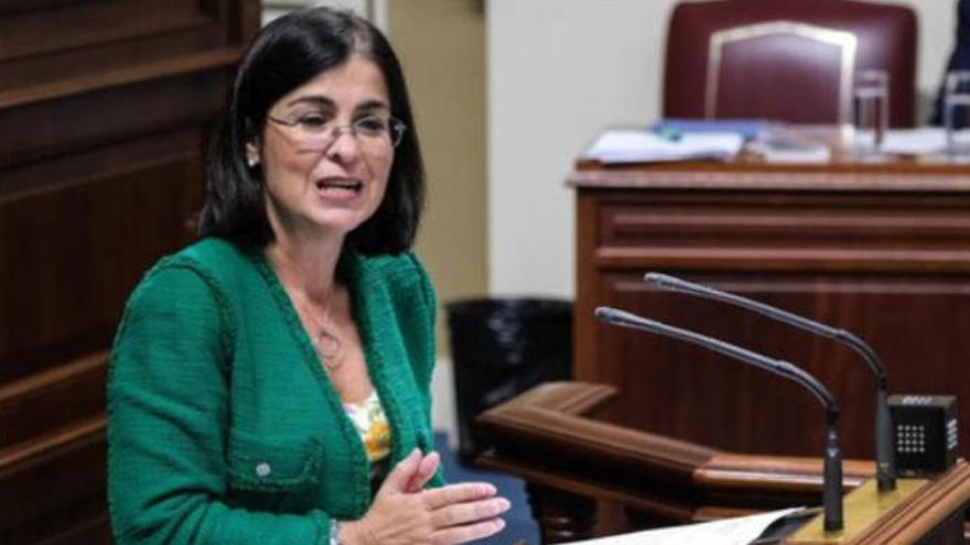 Carolina Darias, durante un pleno en el Parlamento de Canarias.