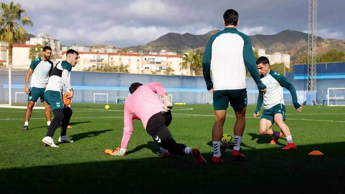 Imagen del entrenamiento de este jueves del Málaga CF.