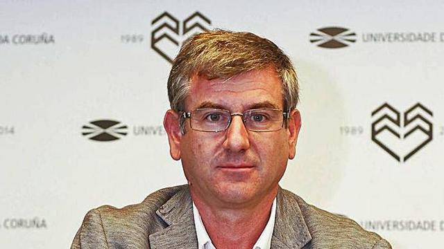 Luis Castedo y Manuel Ladra, premiados por la RAGC.  | // L. O.