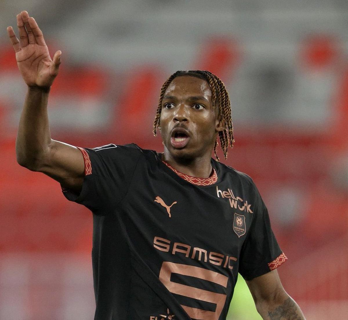 Jacquet dando instrucciones durante un partido