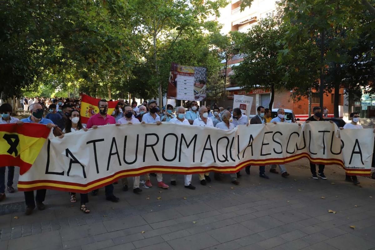 Manifestación de aficionados y profesionales taurinos por Córdoba