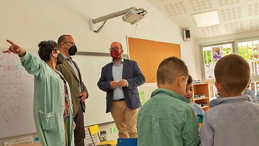 El alcalde de Cariñena, Sergio Ortiz, asistió al colegio. | SERVICIO ESPECIAL