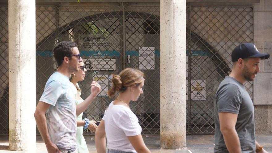 L’Oficina Municipal d’Habitatge del carrer Pou Rodó al Barri Vell està tancada.  | MARC MARTÍ