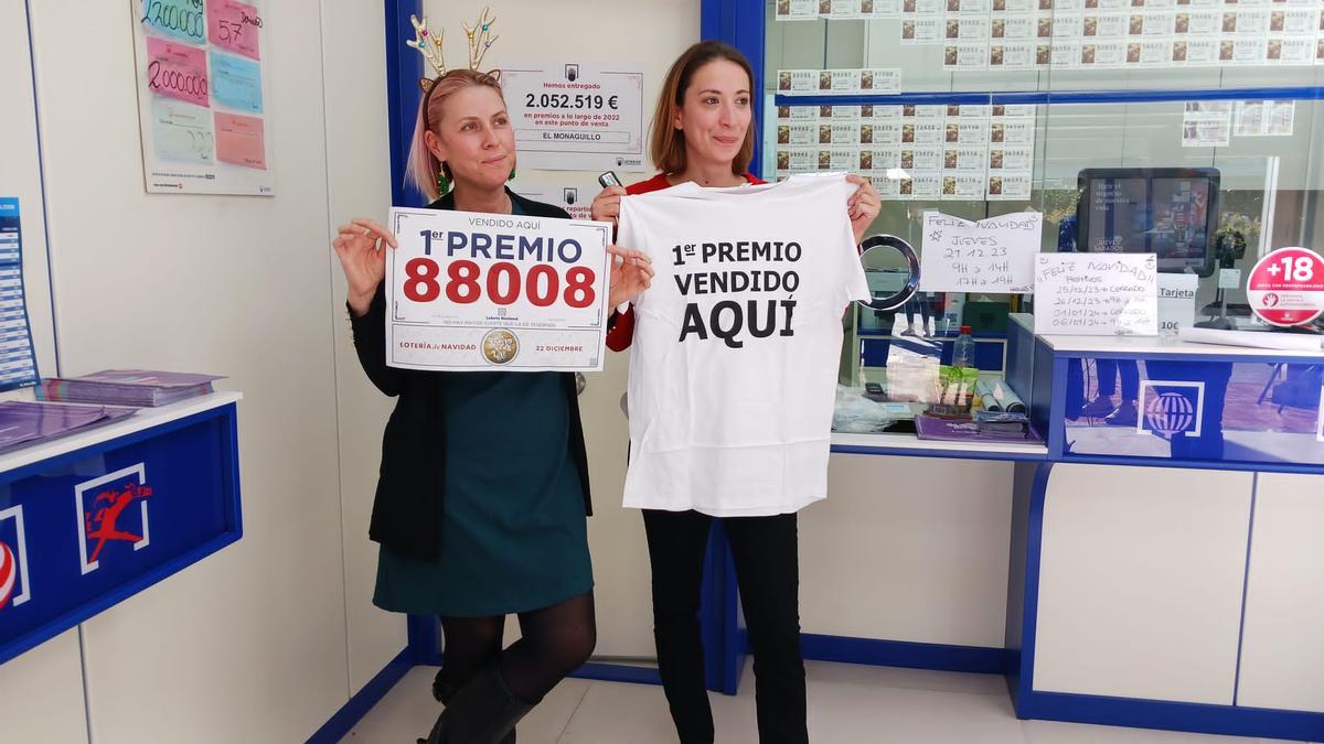 Las propietarias de la administración de Peguera celebran el Gordo de Navidad