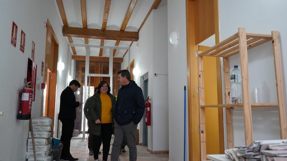 El alcalde Jorge Rodríguez y la edil Sayo Gandia visitan las obras.