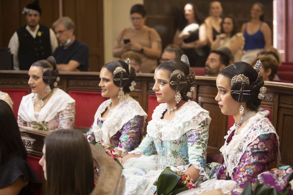 Claudia y Maite son proclamadas las nuevas Falleras Mayores de Sagunt.