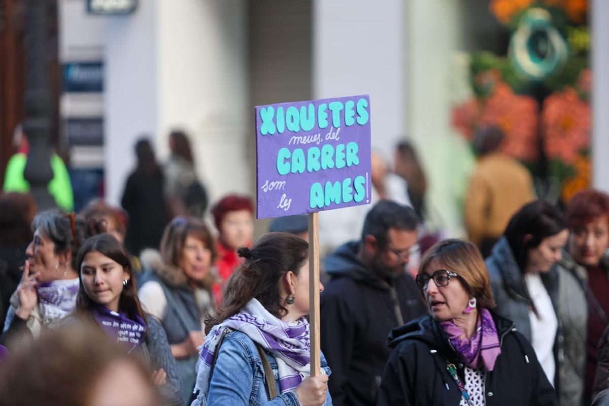 8M en València 2026: Las calles de València se tiñen de morado en el día de la mujer