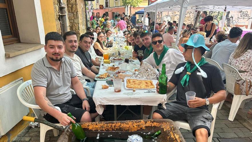 EN IMÁGENES: Comida en la calle en el Festival de la Sidra de Nava