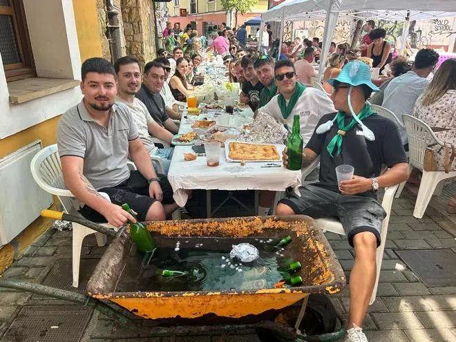 EN IMÁGENES: Comida en la calle en el Festival de la Sidra de Nava