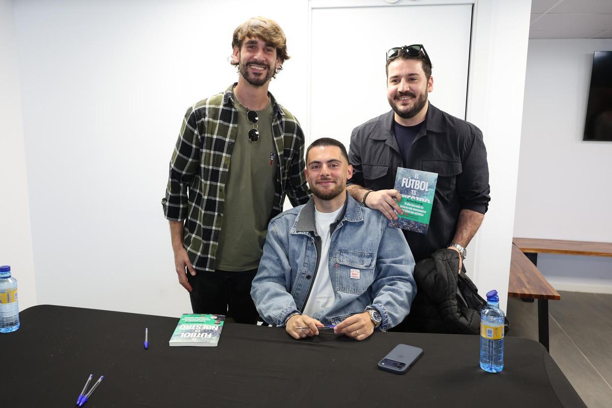 Galería | La presentación de 'El fútbol es nuestro', el libro de Rafael Escrig, en imágenes