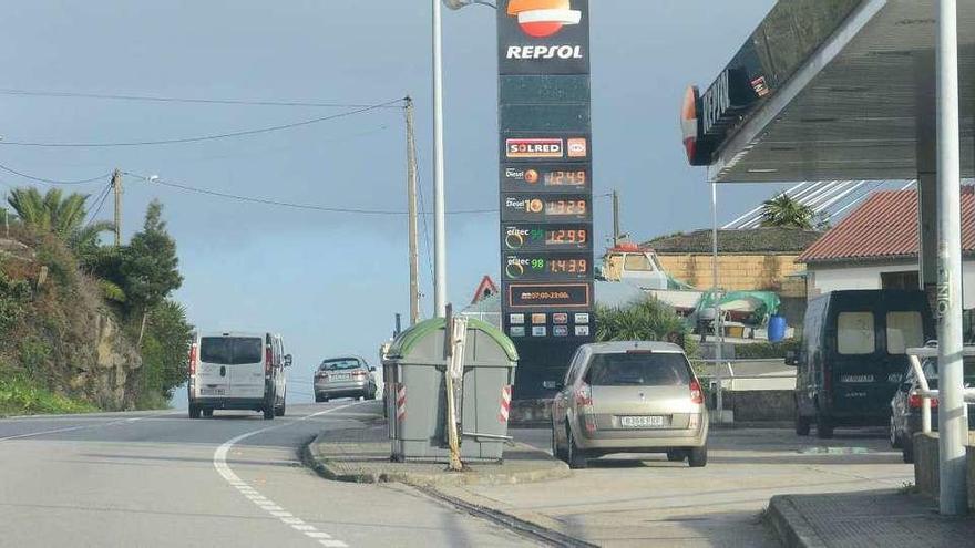 Estación de servicio en Moaña, con el diésel a 1,249 euros. // G. Núñez