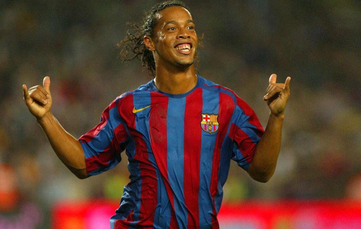 Ronaldinho celebrando un gol con el FC Barcelona