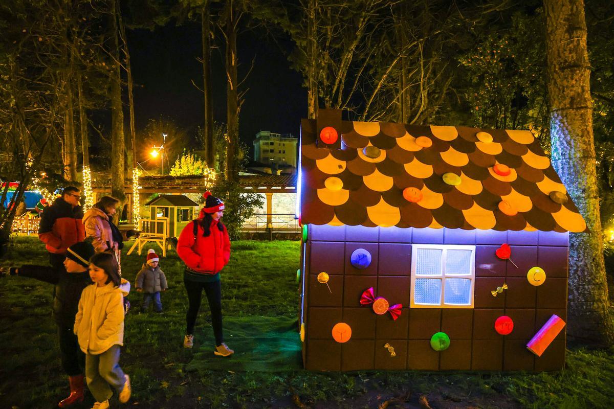 Una de las casetas de la aldea de Torrado el día de la inauguración.