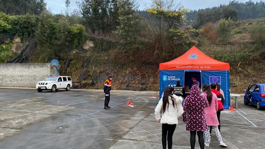 Colas ante la carpa donde se realiza el cribado.