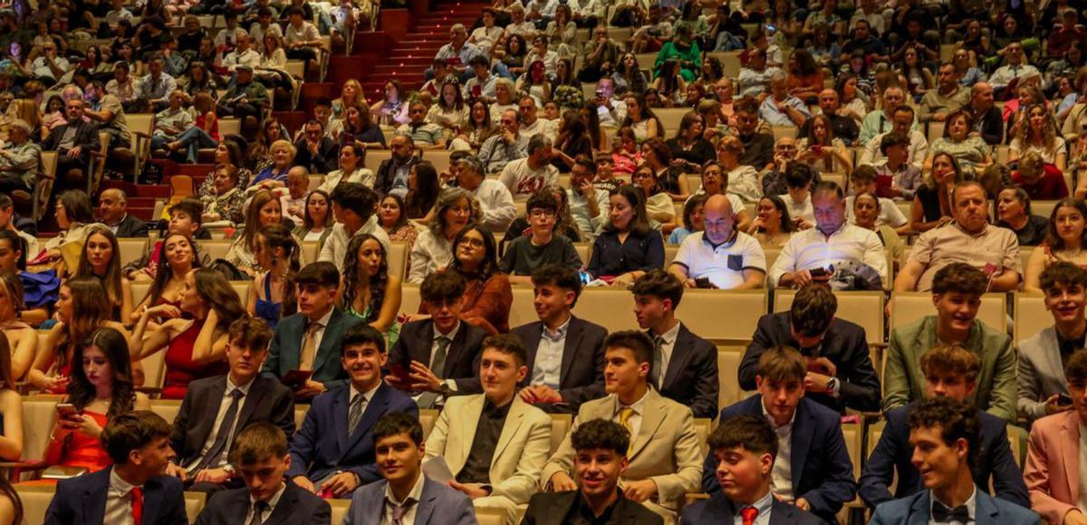 Alumnos del IES Castro Alobre se gradúan con honores en el Auditorio