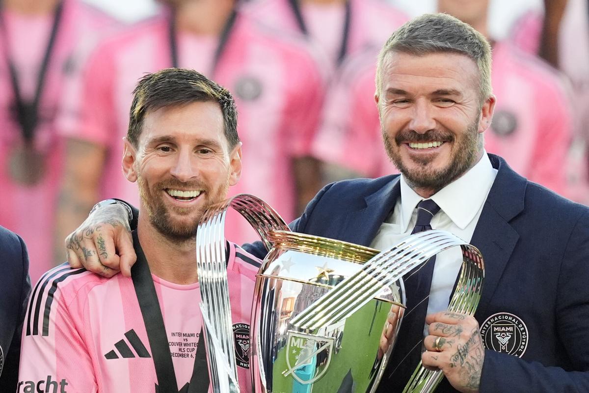 Messi y Beckham posan con la MLS Cup