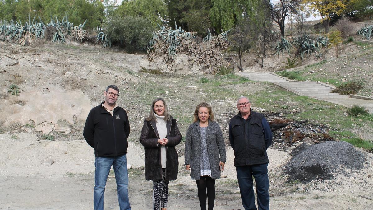 Los concejales socialistas durante su visita a Ladera Sur.