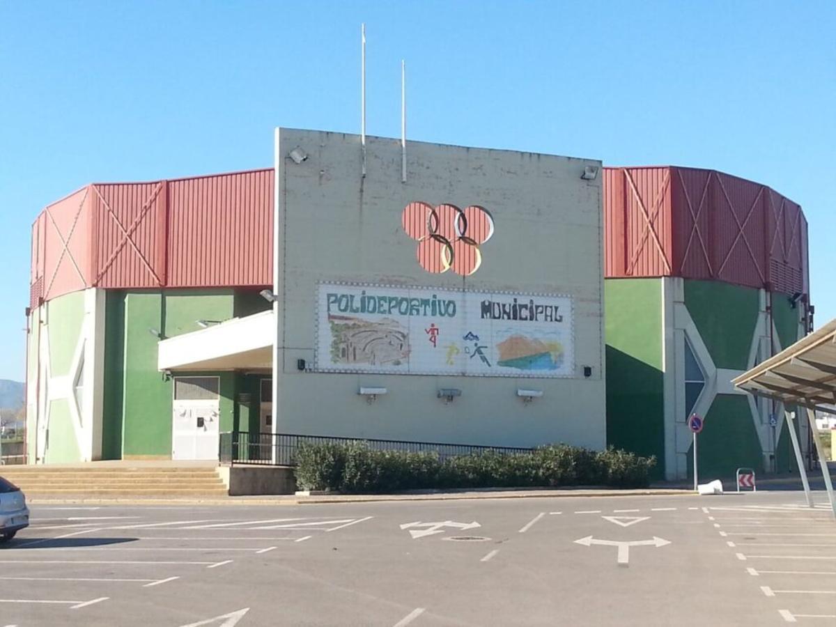 Vista exterior del polideportivo internúcleos de Sagunt.