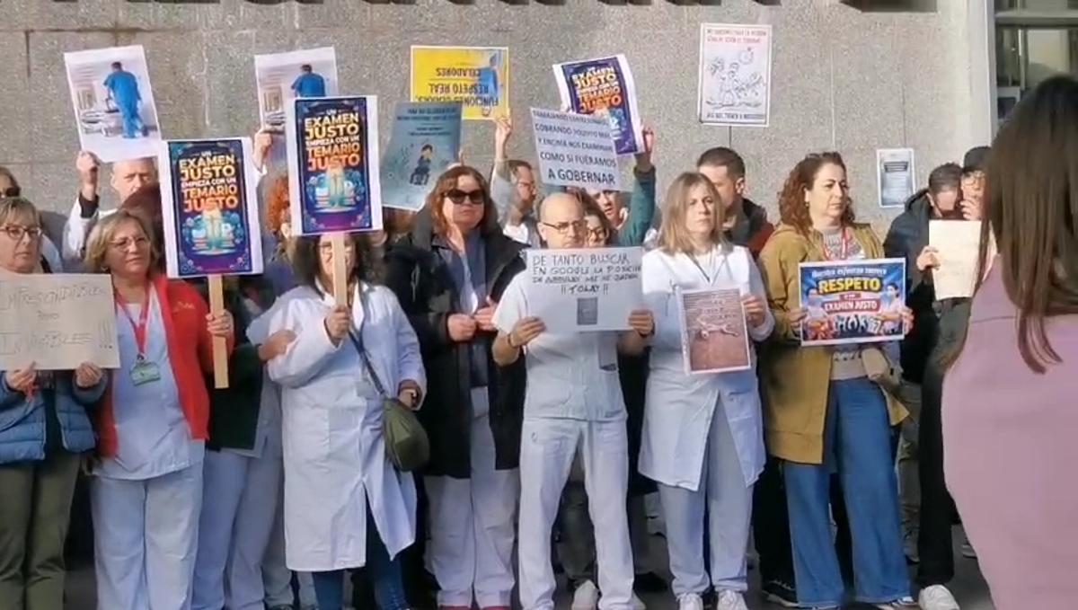 Vídeo | Los celadores extremeños piden unas oposiciones "justas" y valoración