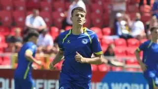Bazdar, suplente, comete un penalti en la derrota de Bosnia
