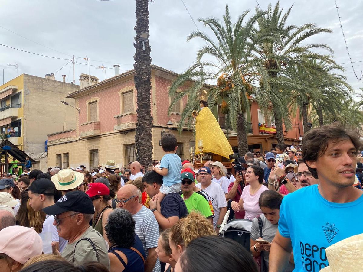 Miles de aspenses acompañan a la Virgen de las Nieves en la histórica romería de la Traída desde Hondón de las Nieves