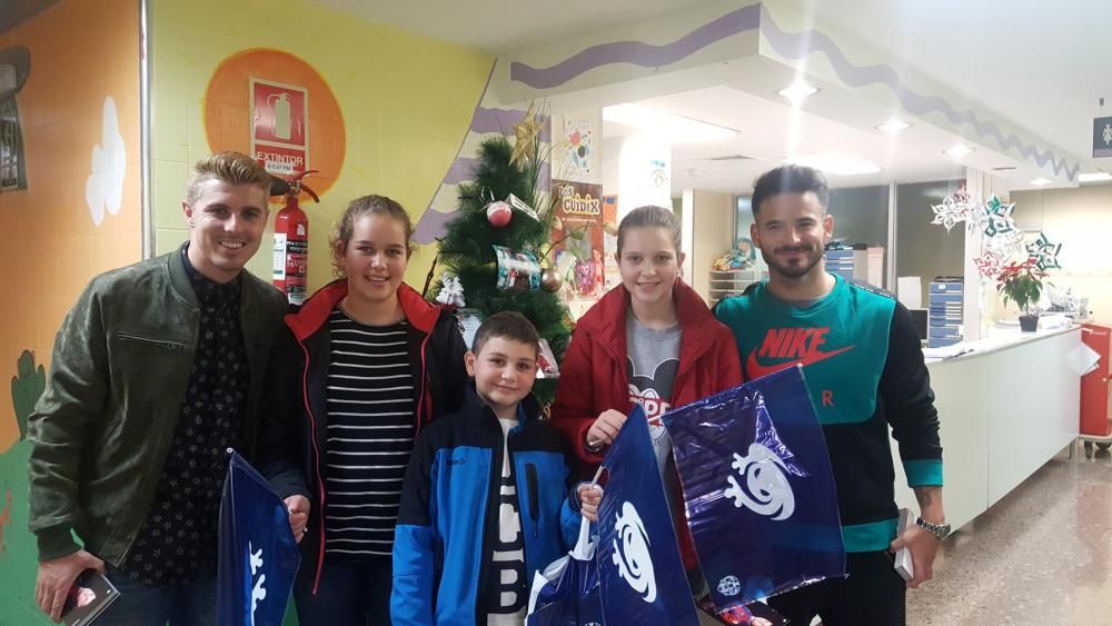 Los jugadores del Levante UD visitan el hospital