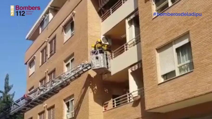 Una olla dejada al fuego causa un incendio en una vivienda de Sant Joan