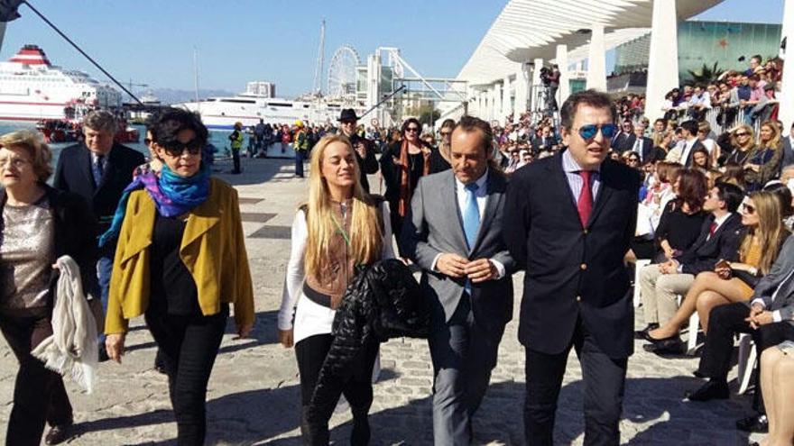 Juan Cassá con Lilian Tintori, en el desembarco de la Legión.