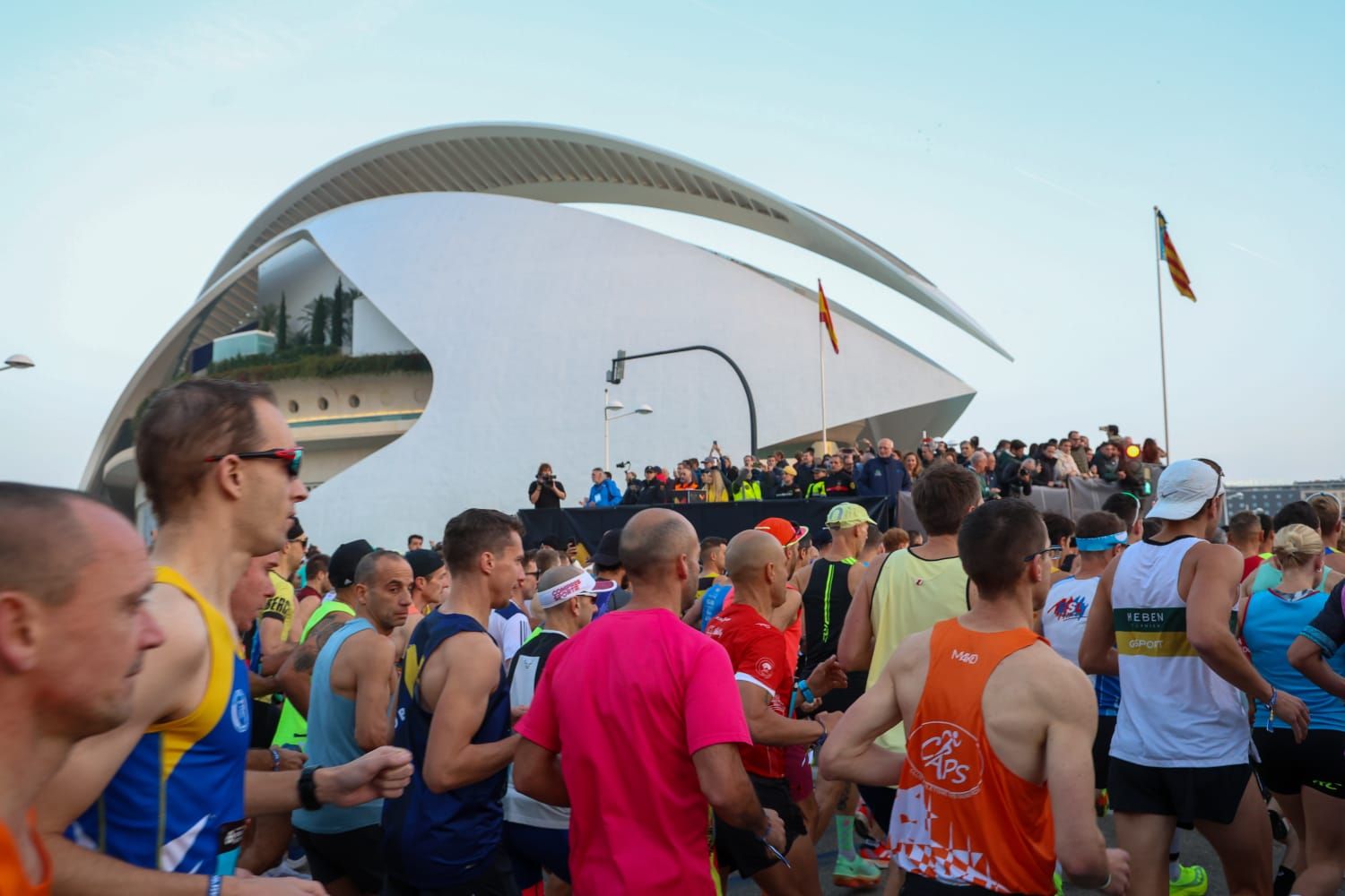 La salida del Maratón Valencia 2024, en imágenes