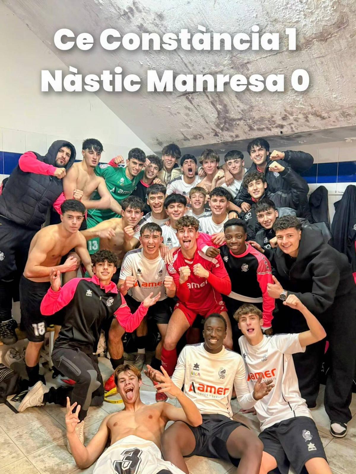 El Constància juvenil celebra su triunfo ante el Manresa.