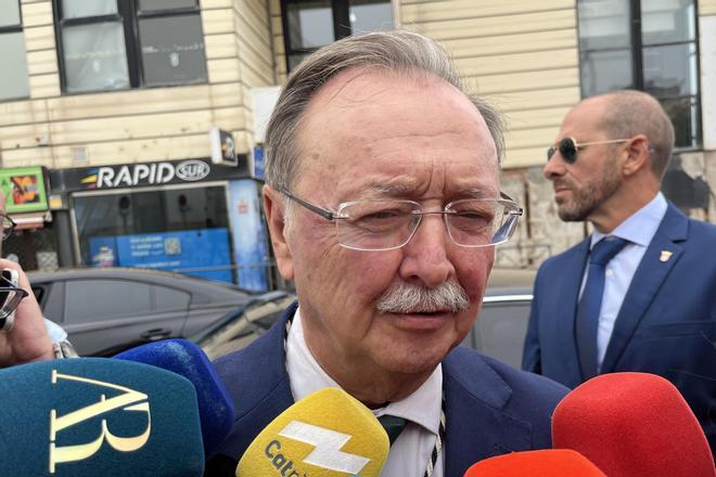 Vivas asegura que Ceuta está "en peligro", pero sigue "en pie" por un pueblo que ni vende ni se rinde