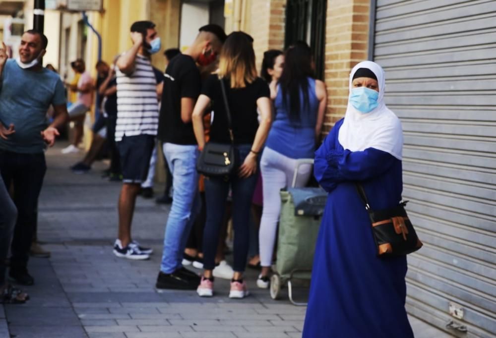 Protesta ante el Consulado de argelinos que quieren salir de España