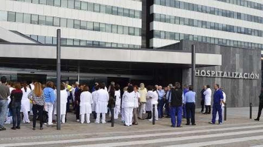 Protesta de trabajadores sanitarios en el HUCA.
