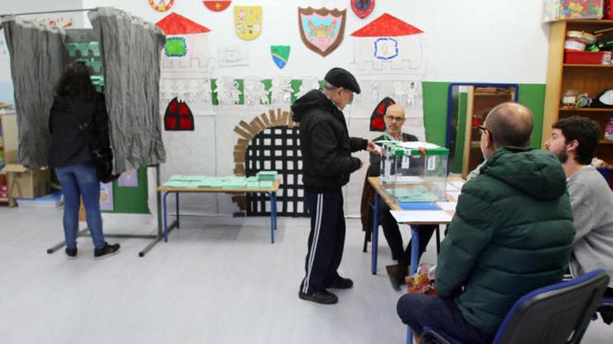 La jornada electoral en Andalucía arranca con total normalidad